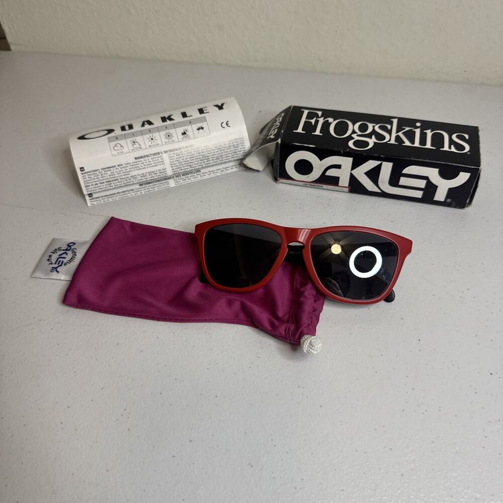Oakley Frogskins Hybrid Sunglasses RED Prizm Gray with pink Pouch & Box